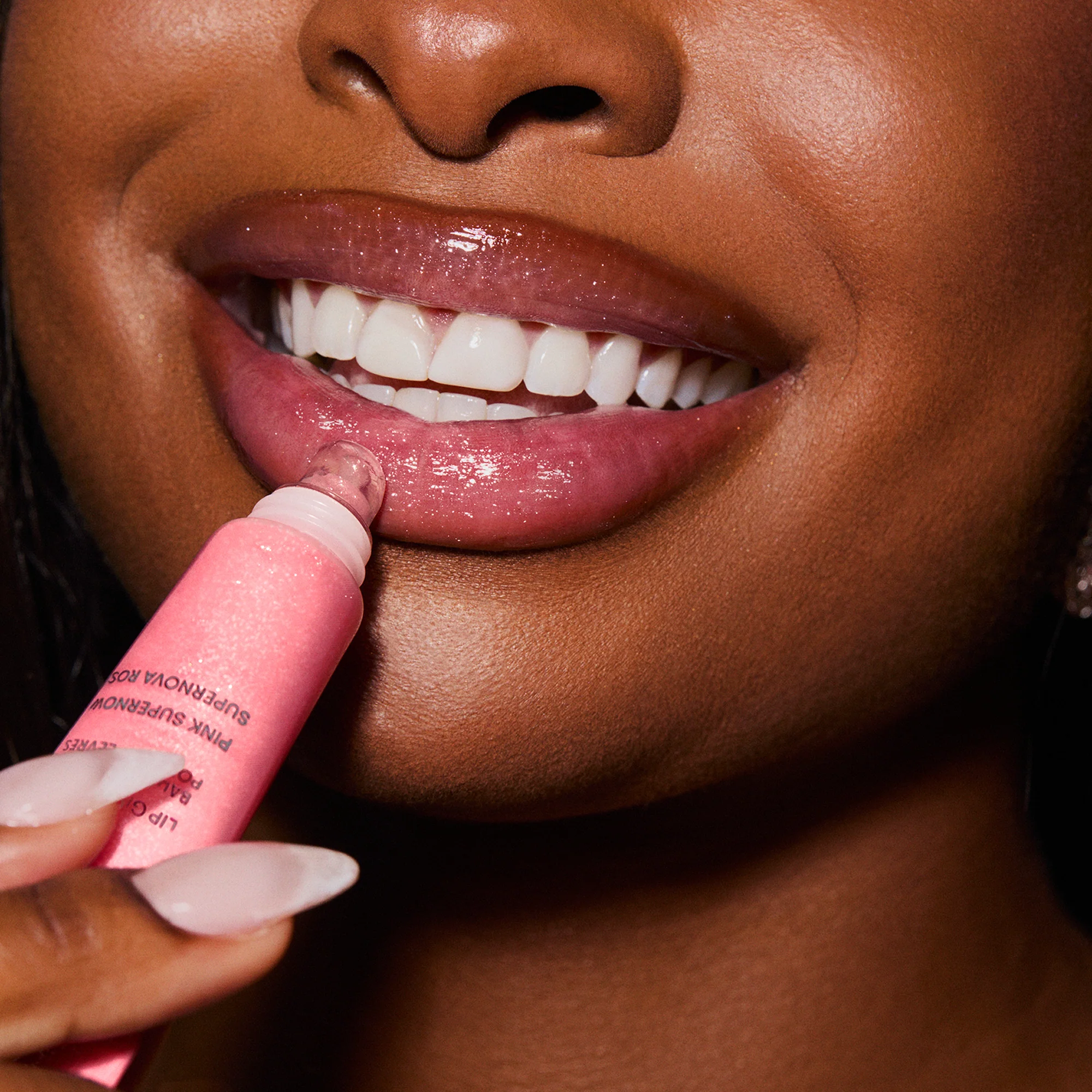 LN_Holiday_2025_Alt_CocoJones_01_jpgv1756643835